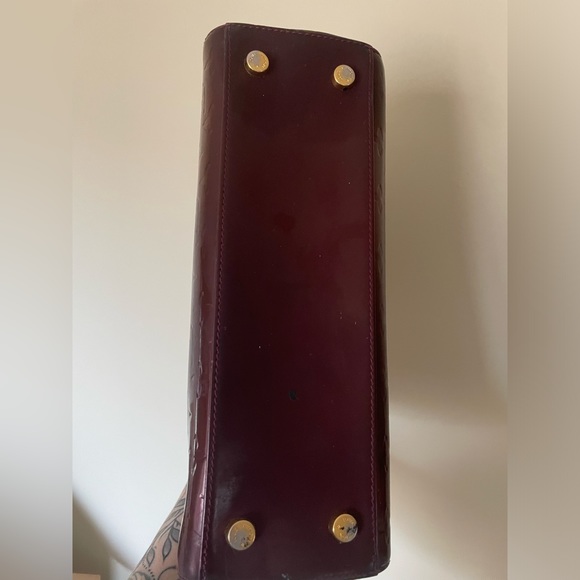 Authentic Vernis Louise Vouitton - Picture 9 of 10